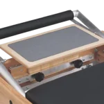 Levehető oldalra osztott platform